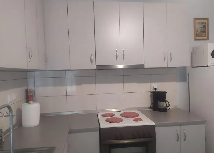 Family House By The 度假居